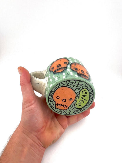 MUG 08